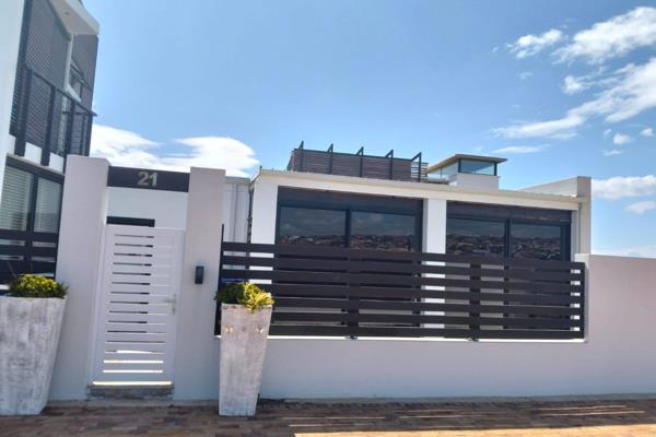 This very modern unit sleeps 6 people, 2 Bedrooms, 2 bathrooms. Main bedroom with queen size bed and en suite bathroom ( shower, bath. ...