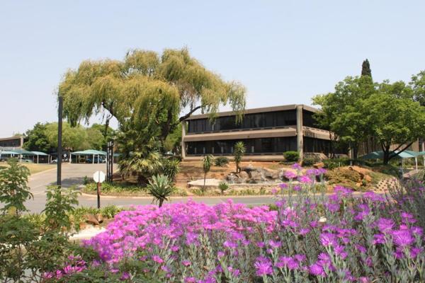 Popular Business Park with Office Blocks and Warehouses in Isando
Close to OR Tambo International Airport and Gautrain Station
Large ...