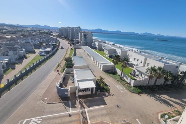 This cozy two-bedroom townhouse in Mossel Bay offers a charming and welcoming atmosphere, perfect for a relaxing coastal lifestyle.
Not ...