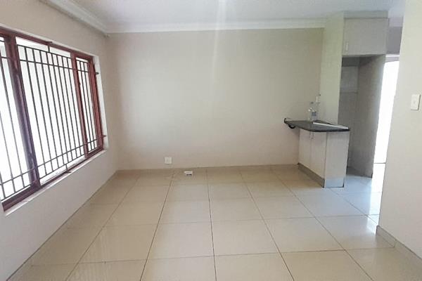 Lovely 3 bedrooms 1 bathroom ground floor apartment available in Mondeor for R 8800 per month including water, electricity is prepaid. ...