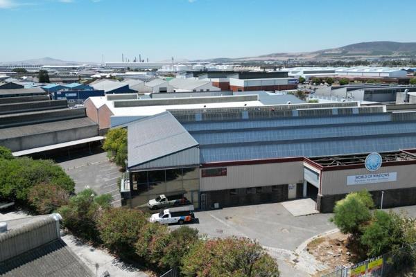 This prime industrial property features a spacious &#177;1250m&#178; secure yard, making ...