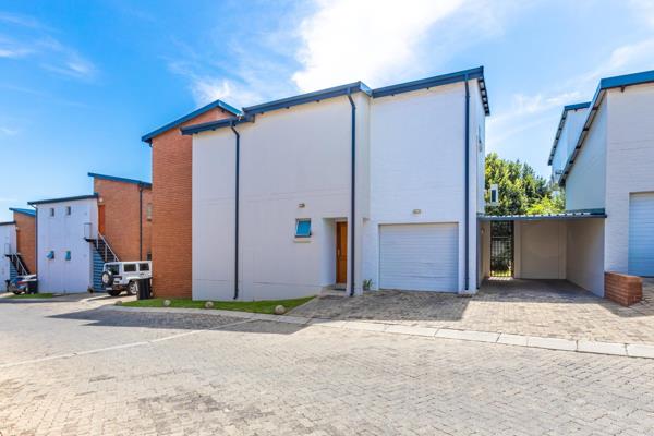 Gorgeous 3 bedroom family home for sale in a sought after complex. Fourways / Maroledal.

This stunning 3 bedroom modern duplex is ...