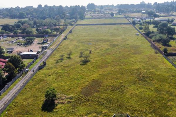 Unlock the potential of this vast 2.5-hectare parcel of vacant land, offering endless possibilities for commercial ventures, storage ...