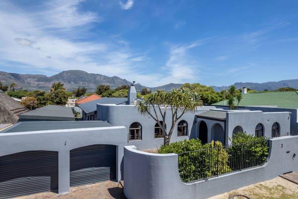 Located in sought-after kirstenhof this fabulous home has an astonishing amount to offer! 

The house boasts large living areas ...