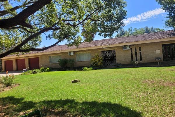 This stunning 5-bedroom, 3-bathroom home offers exceptional space and versatility for a growing family. With a generous layout, it ...