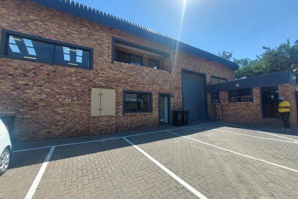 293m2 Modern Factory or Warehouse Space to Let in a secure Business Park with good access to major roads in the area. The Facility has ...