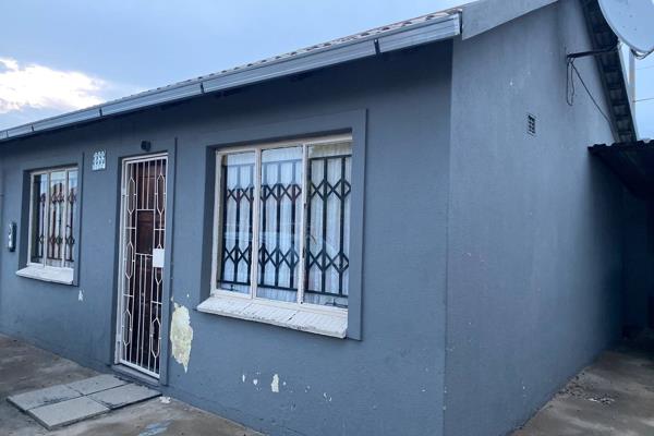 Exclusive Sole Mandate 
We have a beautiful 2-bedroom house for sale for you, perfect for a first time home owner .

It comes with a ...