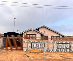 House for sale in Mohlakeng