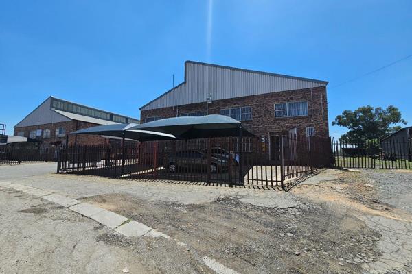 This well-positioned 846m2 industrial warehouse in the highly sought-after Benoni South ...