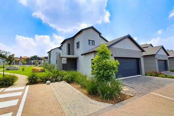 A beautifully presented contemporary cluster set in the desirable and secure Springwood ...