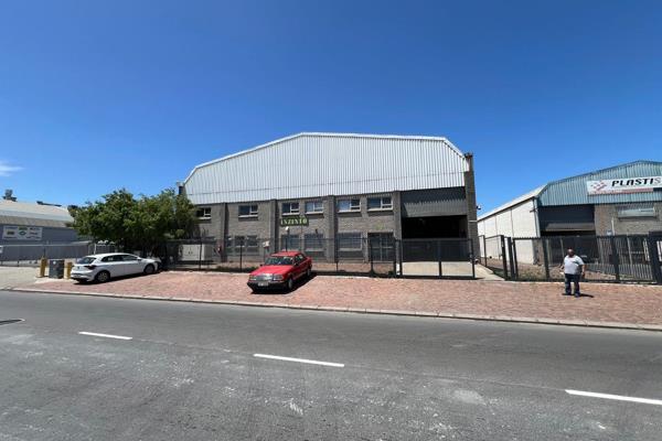 This versatile property offers a range of features ideal for warehousing and logistics ...