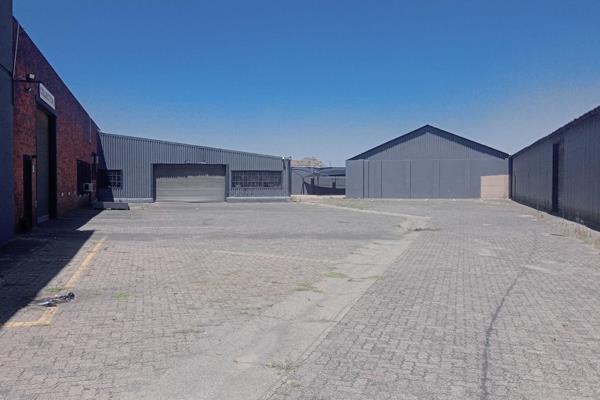 This stand-alone industrial property in Heriotdale offers 5,200m2 under roof across two ...