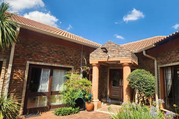 This beautiful home plus large flatlet with own garden is situated in the heart of Doringkloof.

The following plus so much more to be found here:

MAIN HOUSE

• 3 Bedroom home (en-suite bathroom with each bedroom).
• 2.5 Bathroom
• Study/office 
• Alarm system 
• Solar ...