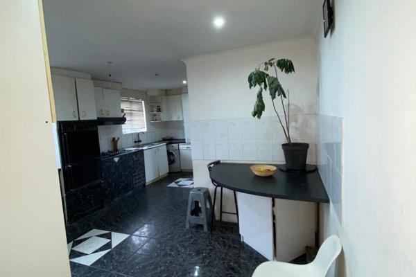 Stunning 6 Bedroom Corner house for Sale in Walmer Estate 

Versatile home with ...