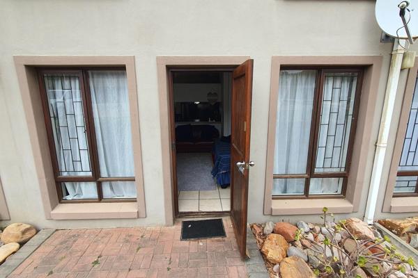 This charming bachelor apartment situated in Heiderand suburb is in a very safe and ...