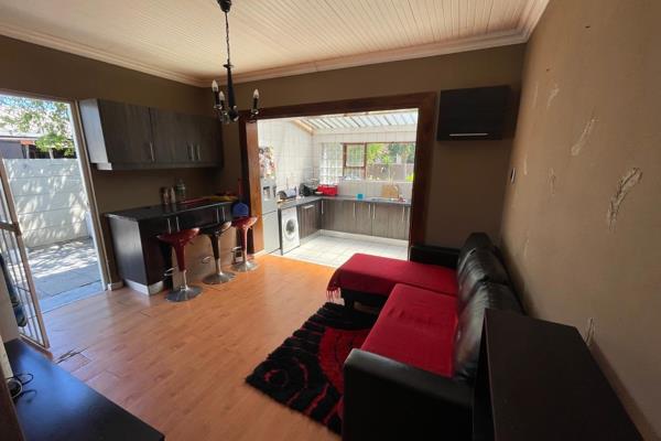 2 Bedroom 3 Bathroom House

Welcome to this lovely 2-bedroom home located in Bothasig.
This spacious and well-lit home features:
- A ...