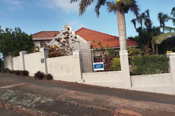 Dormehl Phalane Glenwood presents a corner house on the best street of upper Glenwood. The home comprises of four bedrooms and four ...