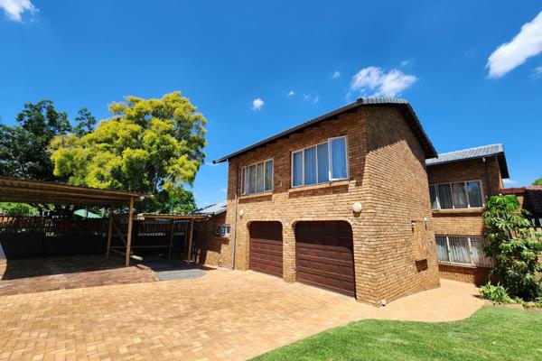 This timelessly designed family home offers modern finishes and a location on the mountain, ensuring beautiful views of nature. The ...