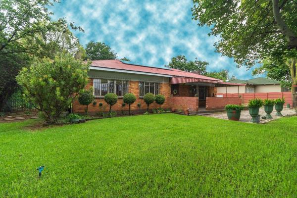 This enchanting family home offers comfortable living with modern touches and ample space. The cozy lounge and dining room feature ...