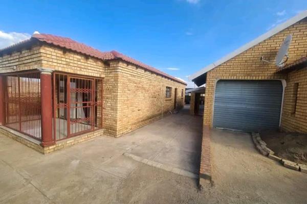 get this stunning house situated in soshanguve south, it offers 3bedrooms, 3bath rooms, kitchen,lounge and double garage. the yard is ...