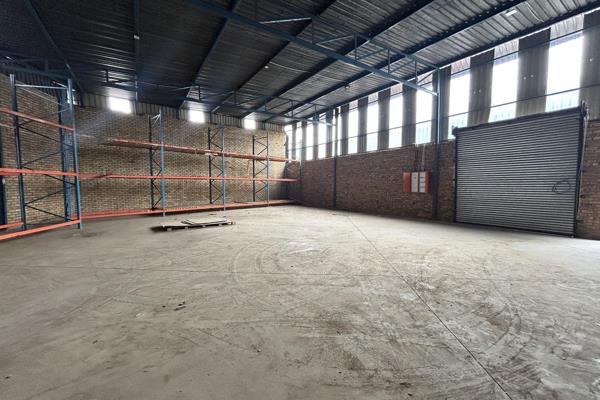 Neat 290m2 mini industrial unit is now available for immediate occupation. The unit ...