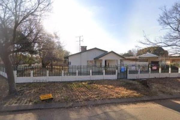 Rental Details:

- Rent: R10,000 per month
- Address: SW1, Vanderbijlpark
- Close proximity to Vaal Mall and other local ...