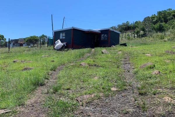 Calling all cash buyers as we Introduce this well kept plot that is situated in a Prime Area in eBhongweni, near the East London ...