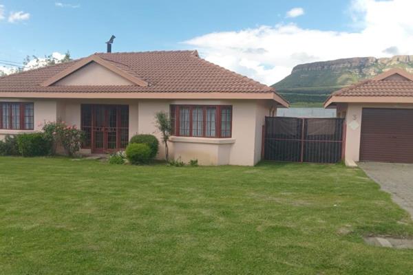 Three bedroom, two bathroom townhouse to buy in mid town of Harrismith.  Lovely big garden to use


One Garage and one carport, and ...