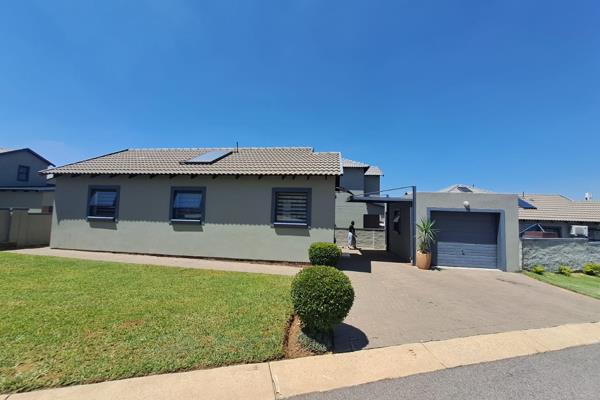 Welcome to your new home! This charming corner house is now available for rent in the highly sought-after Waterberg Field Estate. ...