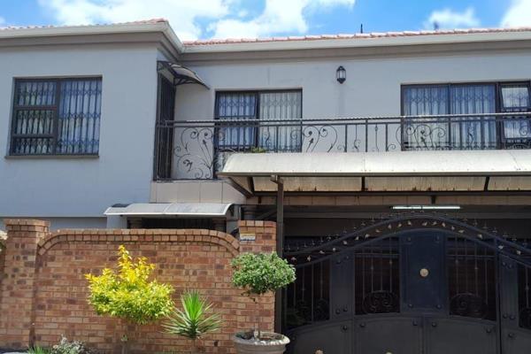 Welcome to this beautiful house in Alexandra, located near Alex Mall, Melrose Arch, Sandton and most sought after schools – easy access ...