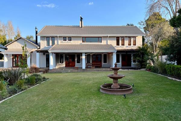 SHARED MANDATE: Cozy Family Home in Silver Lakes Golf Estate

Nestled on a serene street in the prestigious Silver Lakes Golf and ...