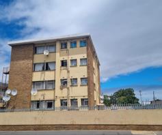 Apartment / Flat for sale in Parow Central