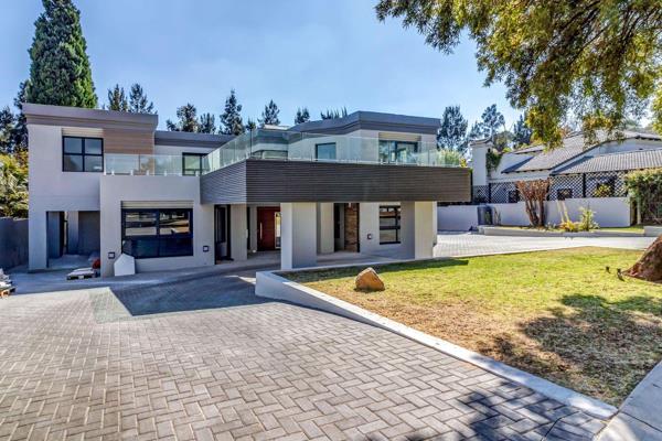 Presenting an exquisite contemporary haven within the prestigious enclave of Dainfern Golf Estate. This newly renovated masterpiece ...