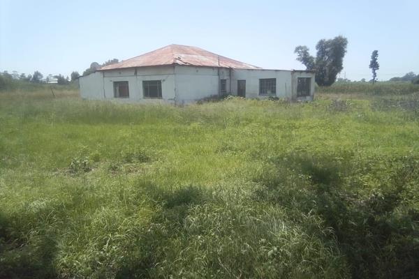 This vacant land sells as is.
Fenced - 2229m&#178;
Close to shops
Call today to arrange for viewing