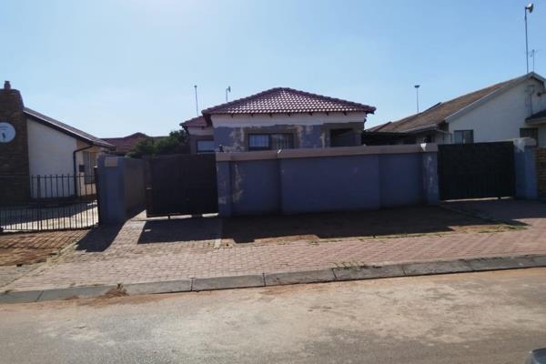 Own this spacious 3-bedroom home in a quiet neighborhood of Katlehong.  

It features a modern kitchen with new cupboards, an ensuite ...