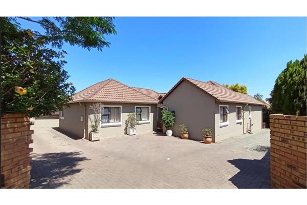 Welcome to this stunning 4-bedroom townhouse for sale, nestled in the heart of Gauteng, South Africa, at 22 Green Stone Drive. This ...