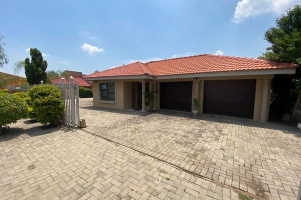 Spacious 4-bedroom family home with modern kitchen and a massive yard, 
Discover comfort and style in this 4-bedroom house, main ...