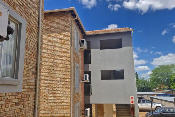 This very neat two bedroom townhouse consist of fitted bedroms, open plan lounge and ...