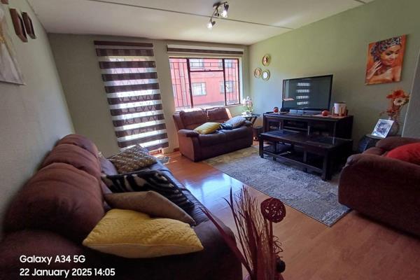 Spacious Ground Floor Unit in Burgershoop, Krugersdorp - Your Ideal Family Home!
Embrace comfort and convenience in this inviting ...