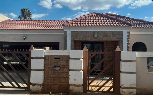 5 Bedroom House for sale in Karenpark