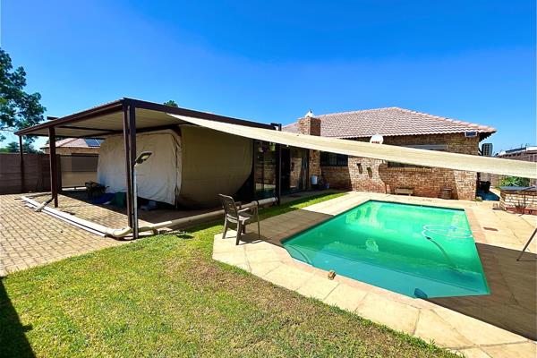 Exclusive to Red Door Properties 

Upon entering the front door you get a sense of calmness, you&#39;ll be surprised by the big open living area connecting to the kitchen and scullery, on the other side leading to a neat enclosed patio, built in braai, swimming pool and ...