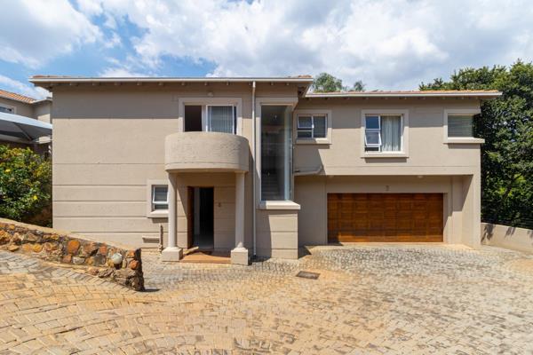 Live the life you&#39;ve imagined!

Be one of six home owners in this exclusive luxurious double storey cluster snuggled in the heart of Glenvista

This open plan, modern home is designed with only superior quality finishes and delivers only the finest experience in modern ...