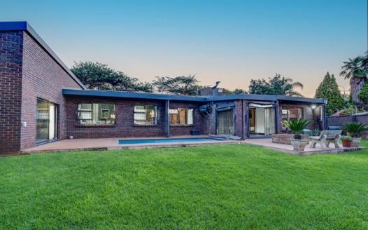 5 Bedroom House for sale in Weltevreden Park