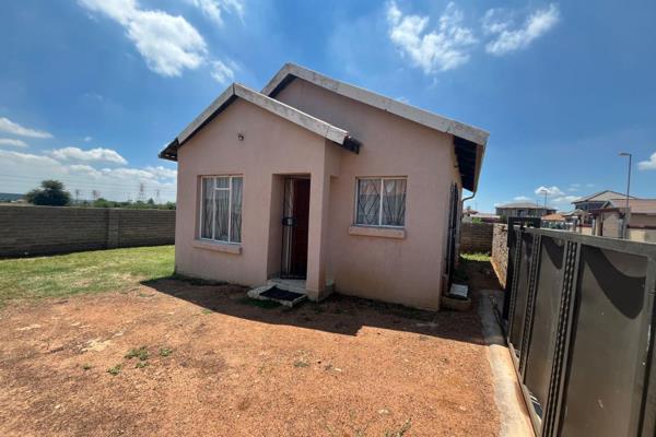 In this property you are welcomed by a spacious yard that gives you enough space to extent the property to suit your needs. This ...