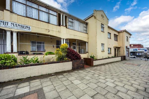 This spacious 2 bedroomed ground floor apartment offers both comfort and convenience. ...