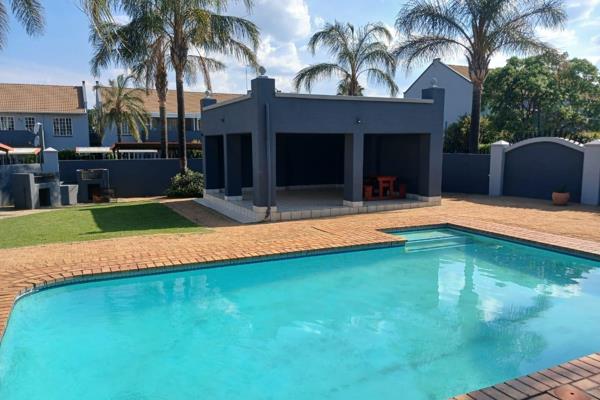 2 Bedrooms with BIC 
2 Bathrooms with shower 
Kitchen with BIC 
Lounge 
Fully tiled 

R895 000

Simplex in Bartlett Boksburg ...