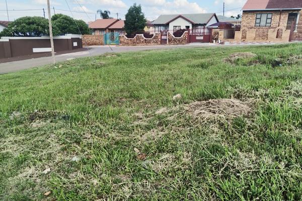 A vacant land nicely positioned at Sun Valley in Mabopane at the bottom of a hill offering nice view of the area. Area nice and quiet. ...