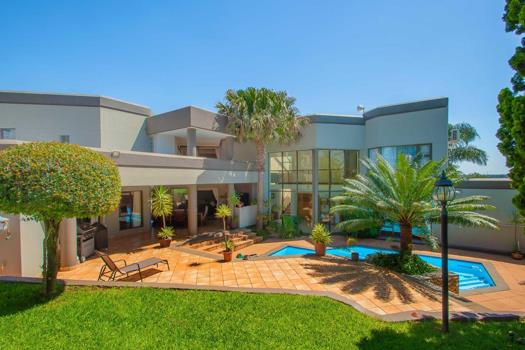 5 Bedroom House for sale in Helderkruin