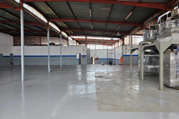 This unit is situated within a secure industrial compound. It has multiple rollershutter ...