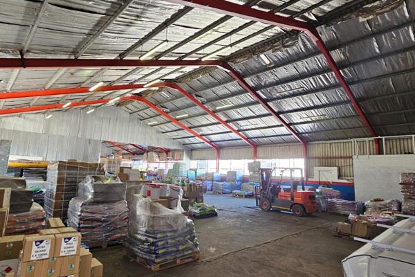 Discover the perfect space for your business operations with this exceptional warehouse ...